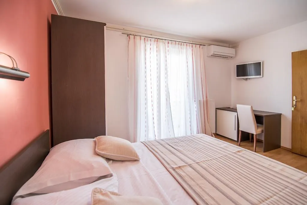 B&B Villa Ana Krk Town Alojamento de Acomodação e Pequeno-almoço